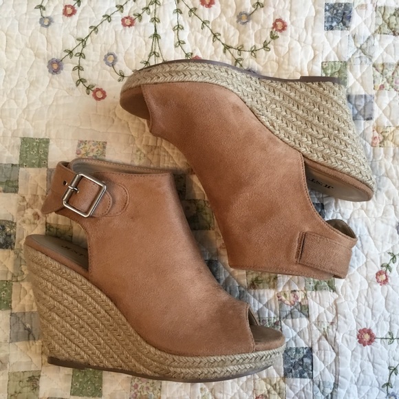 JustFab NWB Faux suede platform wedge sandals - Picture 2 of 6